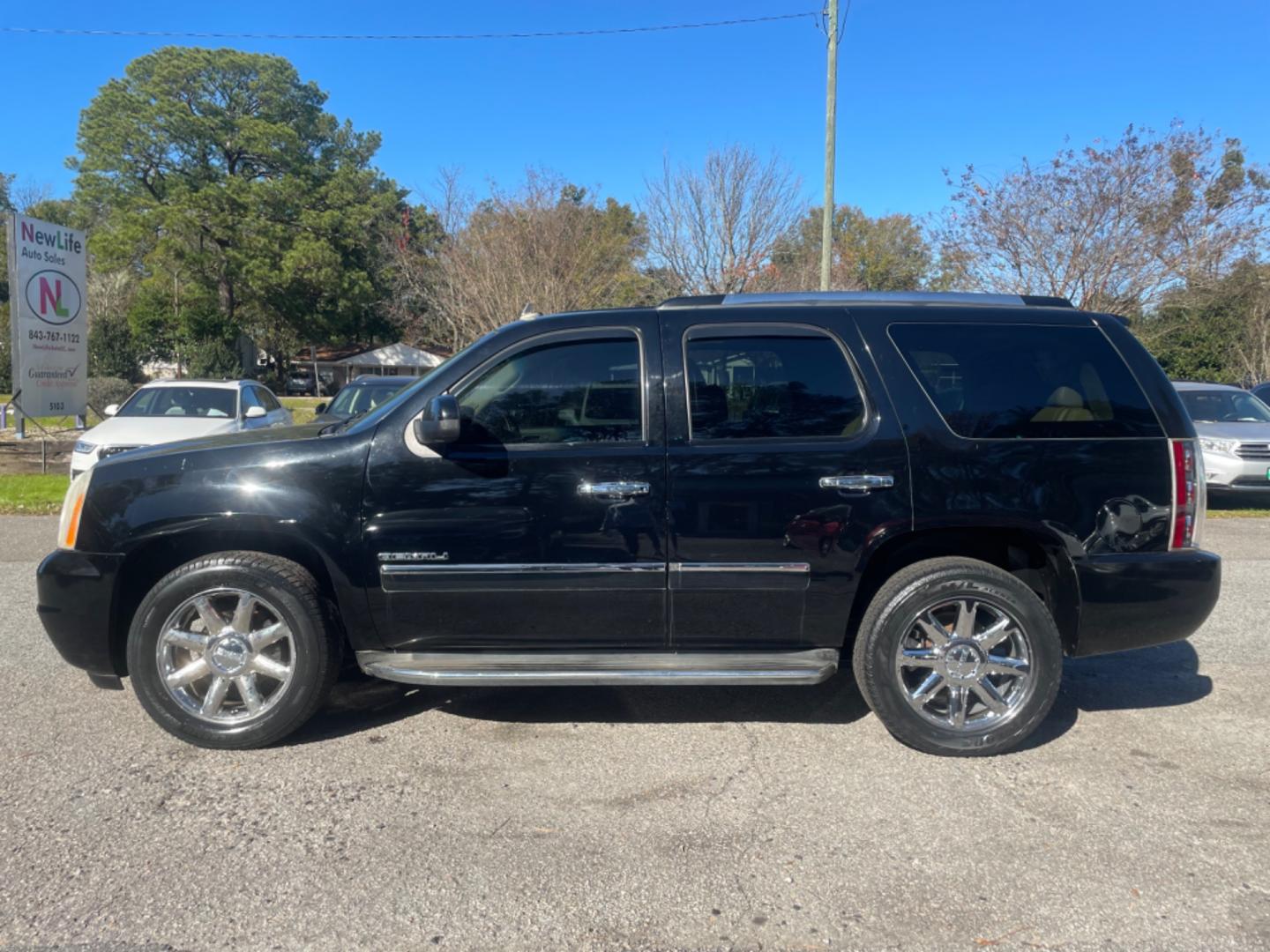 2011 BLACK GMC YUKON DENALI (1GKS2EEFXBR) with an 6.2L engine, Automatic transmission, located at 5103 Dorchester Rd., Charleston, SC, 29418-5607, (843) 767-1122, 36.245171, -115.228050 - Leather, Sunroof, Navigation, Backup Camera, CD/AUX/Sat, Dual Climate Control, Rear Climate Control, Middle Captain's Row, Power Everything (windows, locks, seats, mirrors), Memory/Cooled/Heated Front Seats, Heated Rear Seats, Power Liftgate, All-weather Mats, Running Boards, Tow Package, Chrome Whe - Photo#3